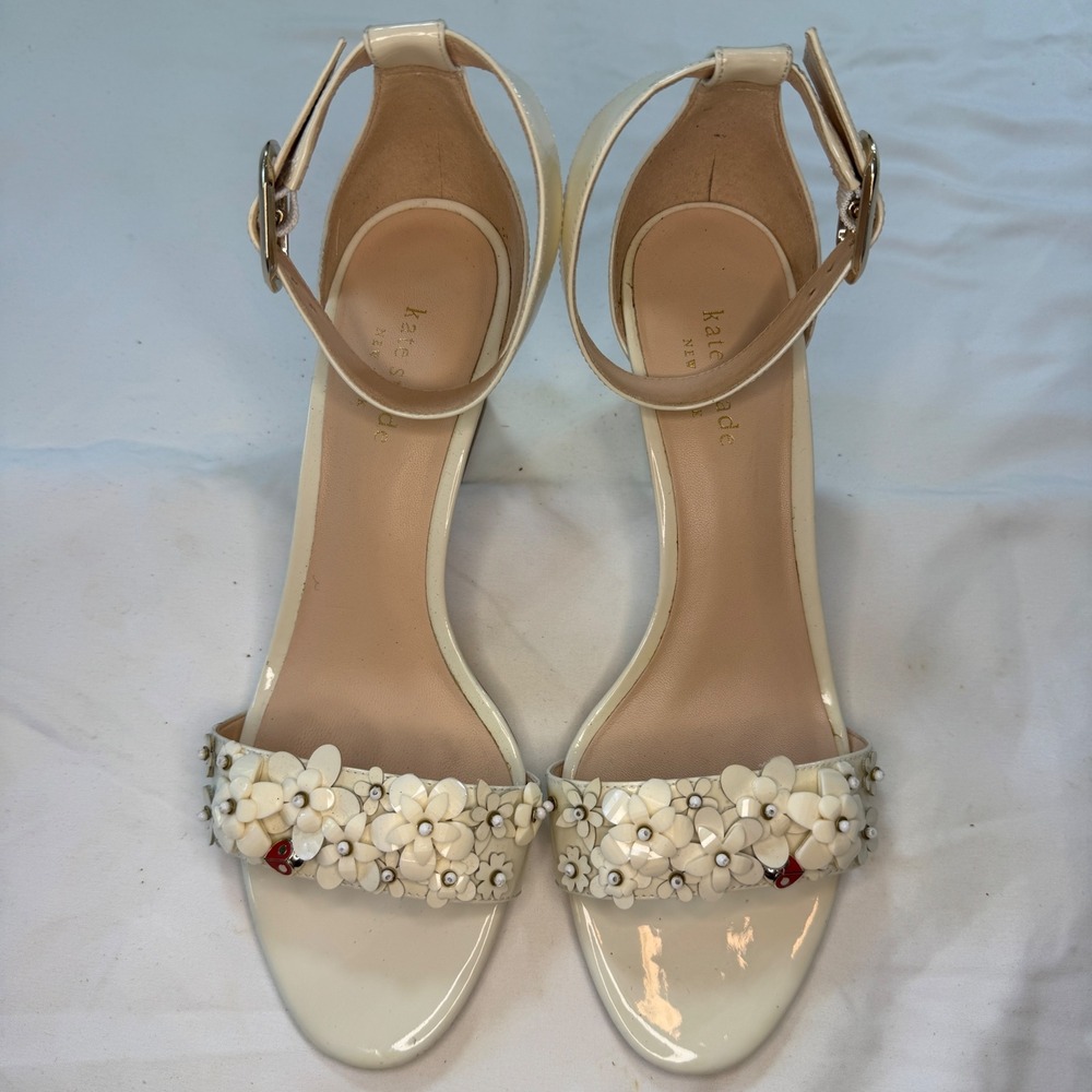 Kate Spade Tansy Embellished Floral Block Heel Sandals Cream Patent Leather 8.5B - Picture 2 of 7